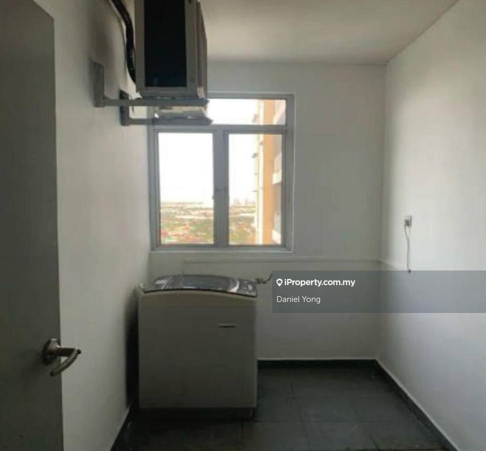 Tebrau Pandan Residence 2 with Big balcony