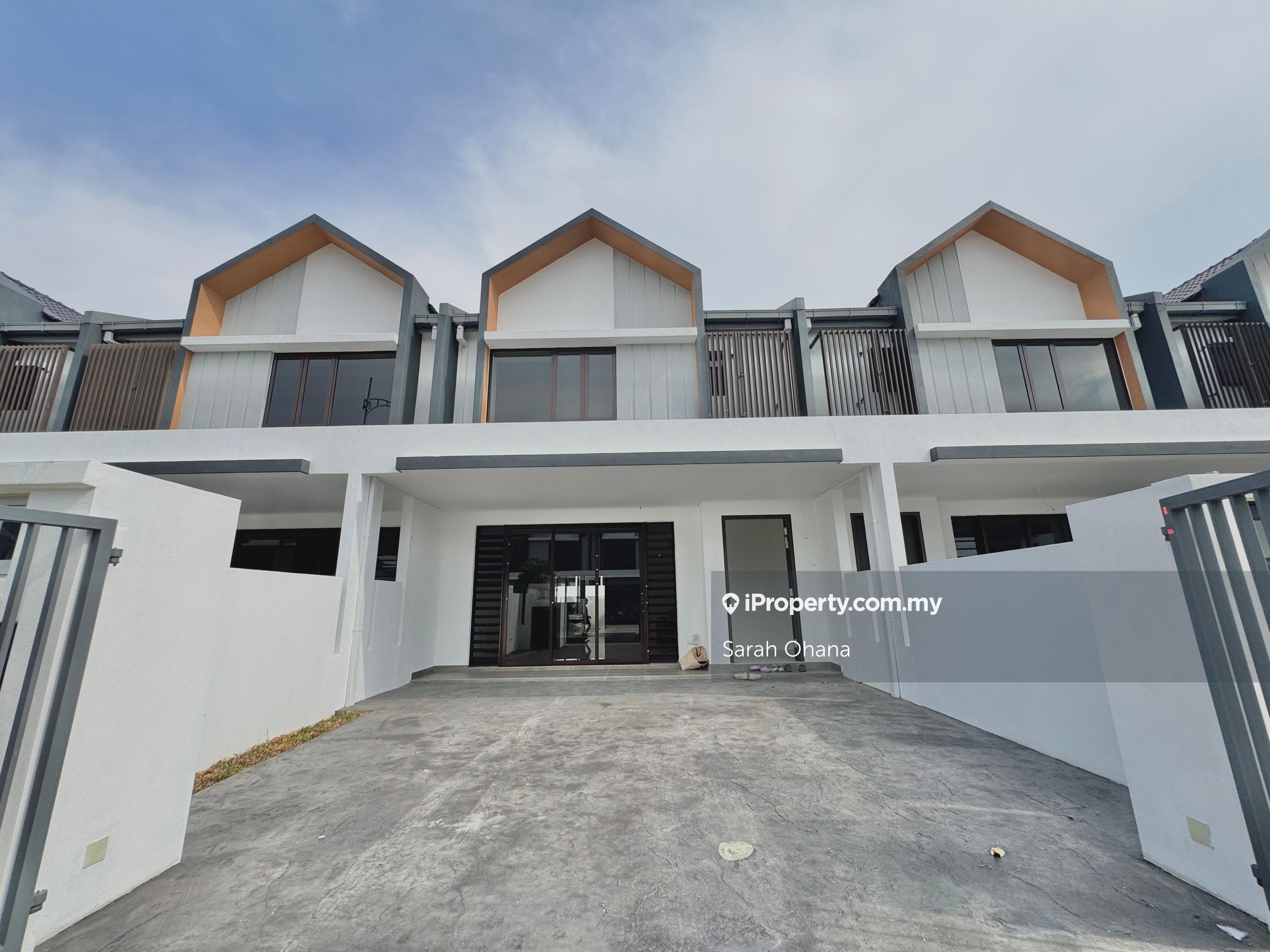 Spacious 4-Bedroom Terrace @ Serenia Anisa, Serenia City