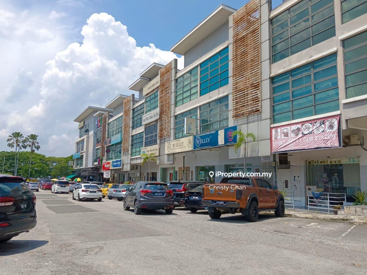 Ground floor shop facing main road at taman bukit serdang, serdang 