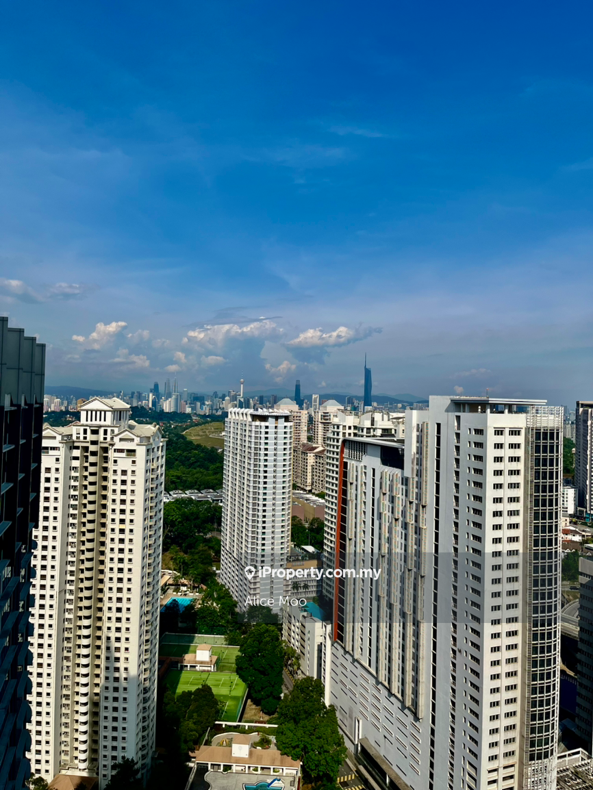 High floor KLCC view move in condition