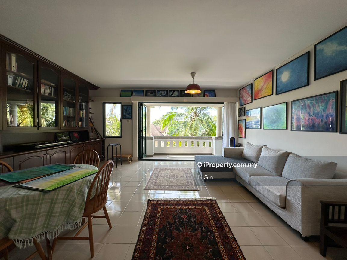 Nice cosy low density. Bright! 2 bedrooms apt in damansara heights