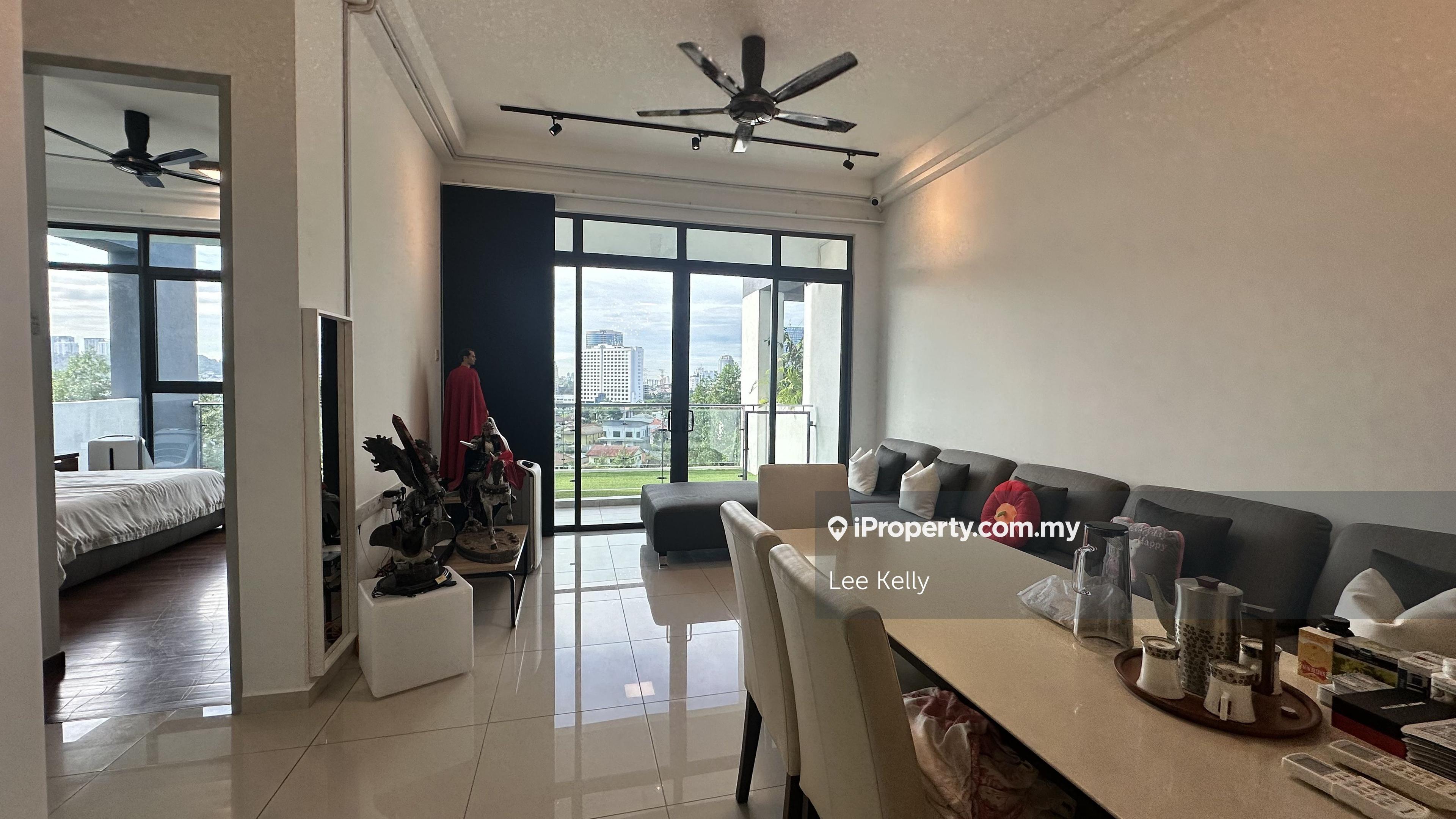 3 Car Parks Direct In Front Of The House, With Balcony, Large Foyer