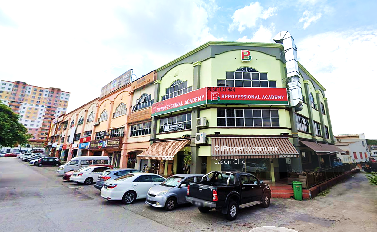 Exclusive 3 Storey Corner Shop at Seri Kembangan For Sale