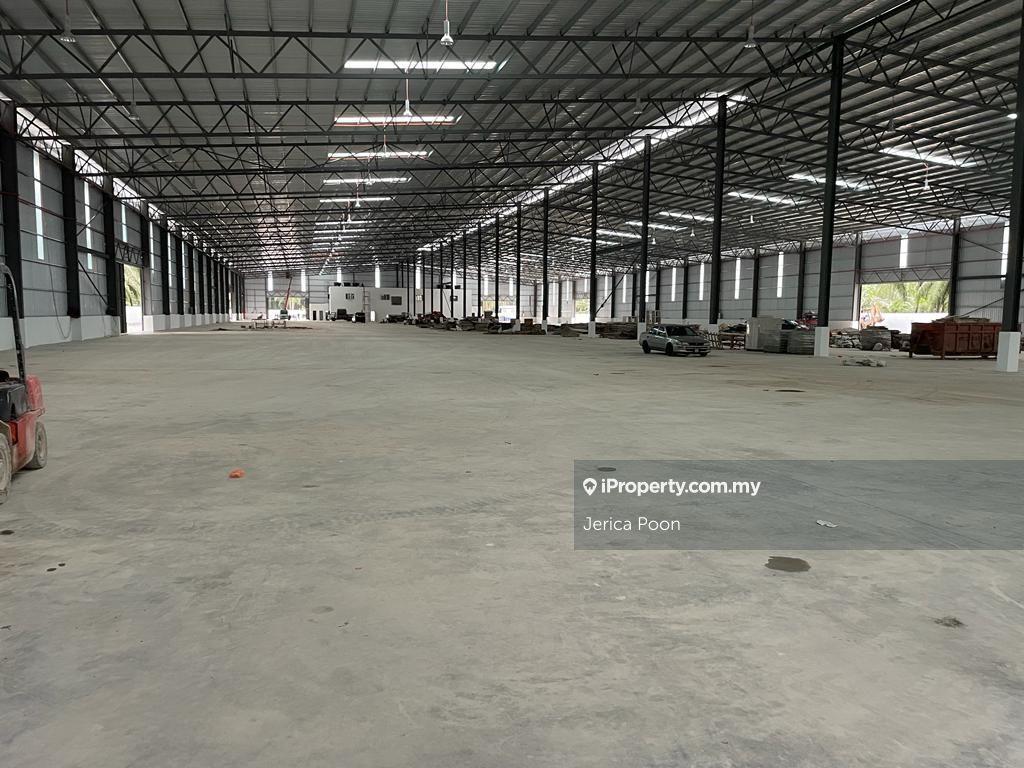 1000amp - 2 Storey Detached Factory For Rent