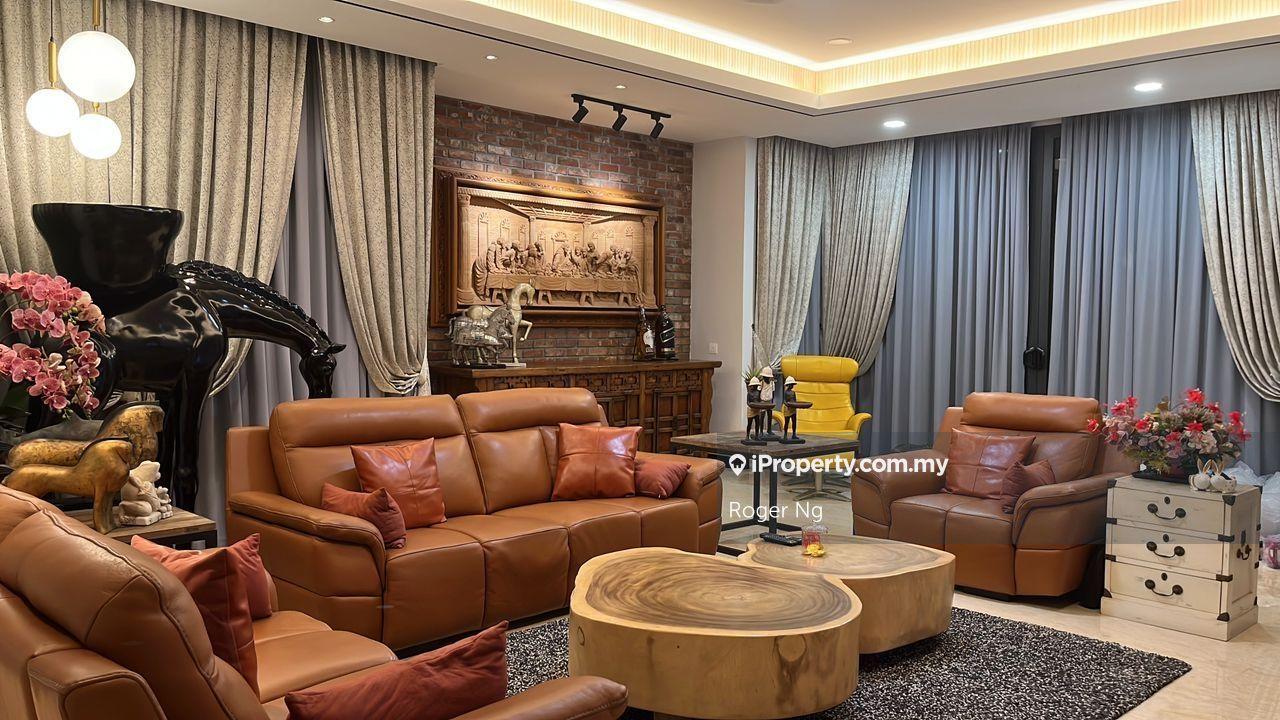 Move In Condition! Fully Reno & Furnished. 