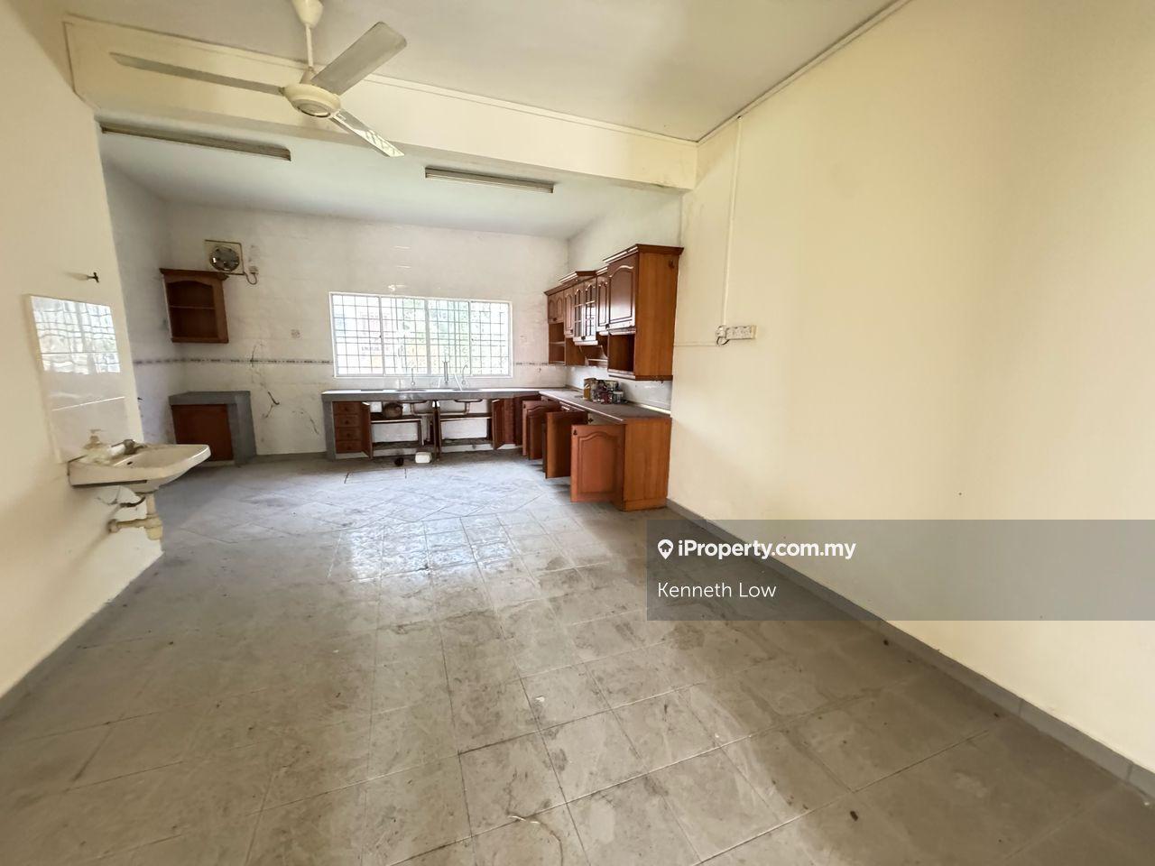 Taman Bukit Kepayang, Seremban, 2storey End Lot w Land 2400sf