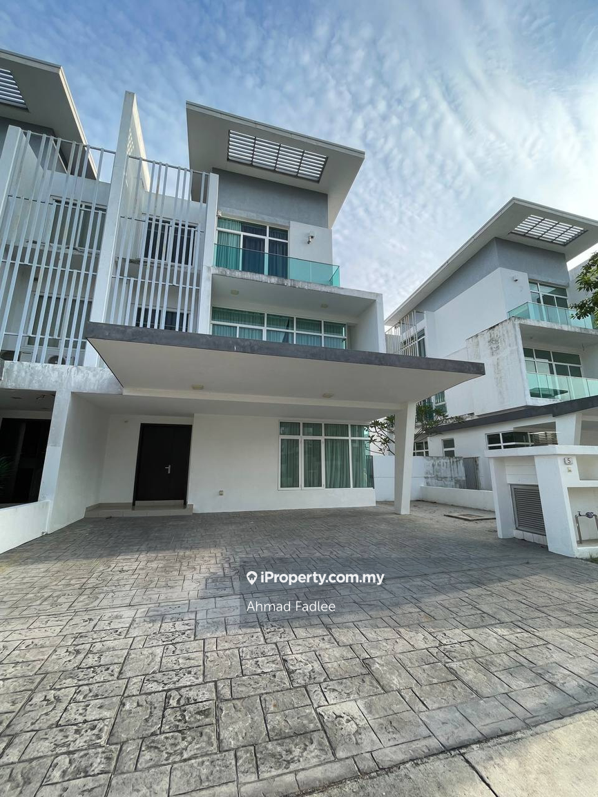 Biggest Size 3 Storey Semi-D Clover Garden Residence Cyberjaya 