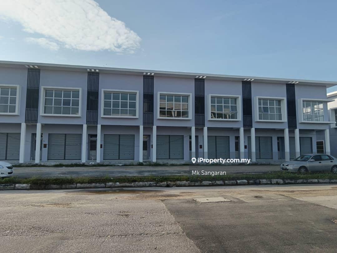 Pejabat Kedai Dua Tingkat di Parit Buntar