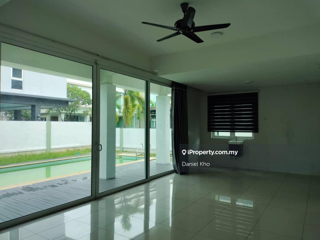 Semi d cluster home near by Ksl Mall