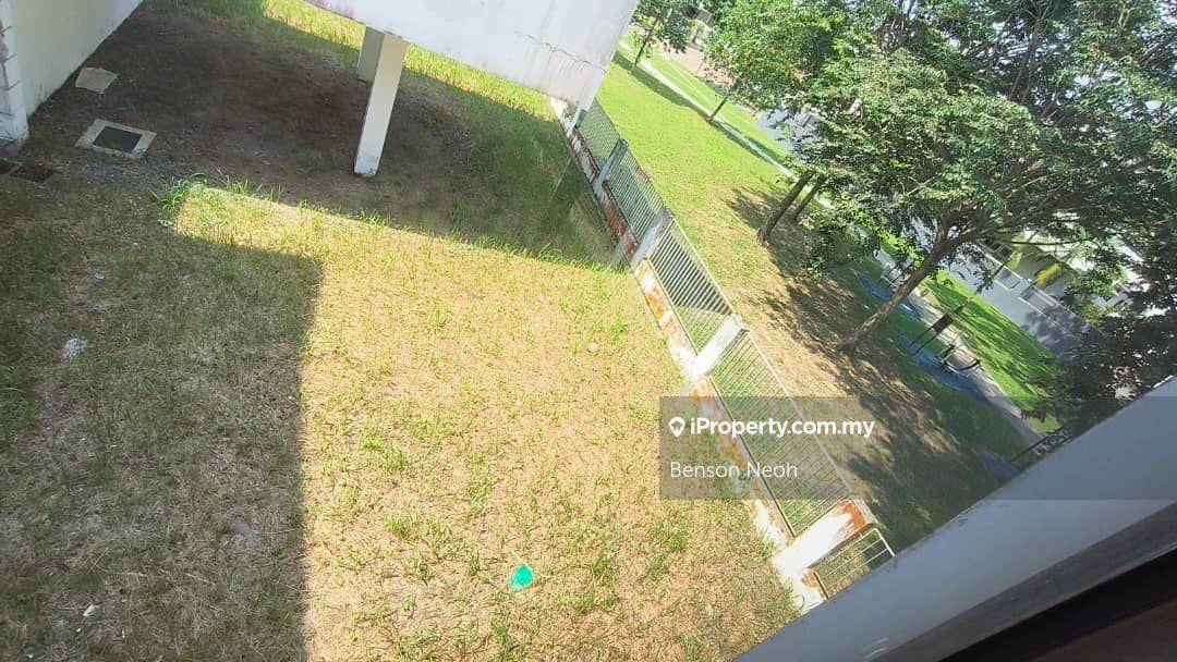 3-Storey intermediate Bungalow house at the hill precinct for Sale