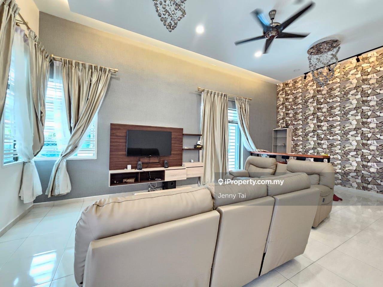 Single storey semi Detached house Renovated Fully furnished 