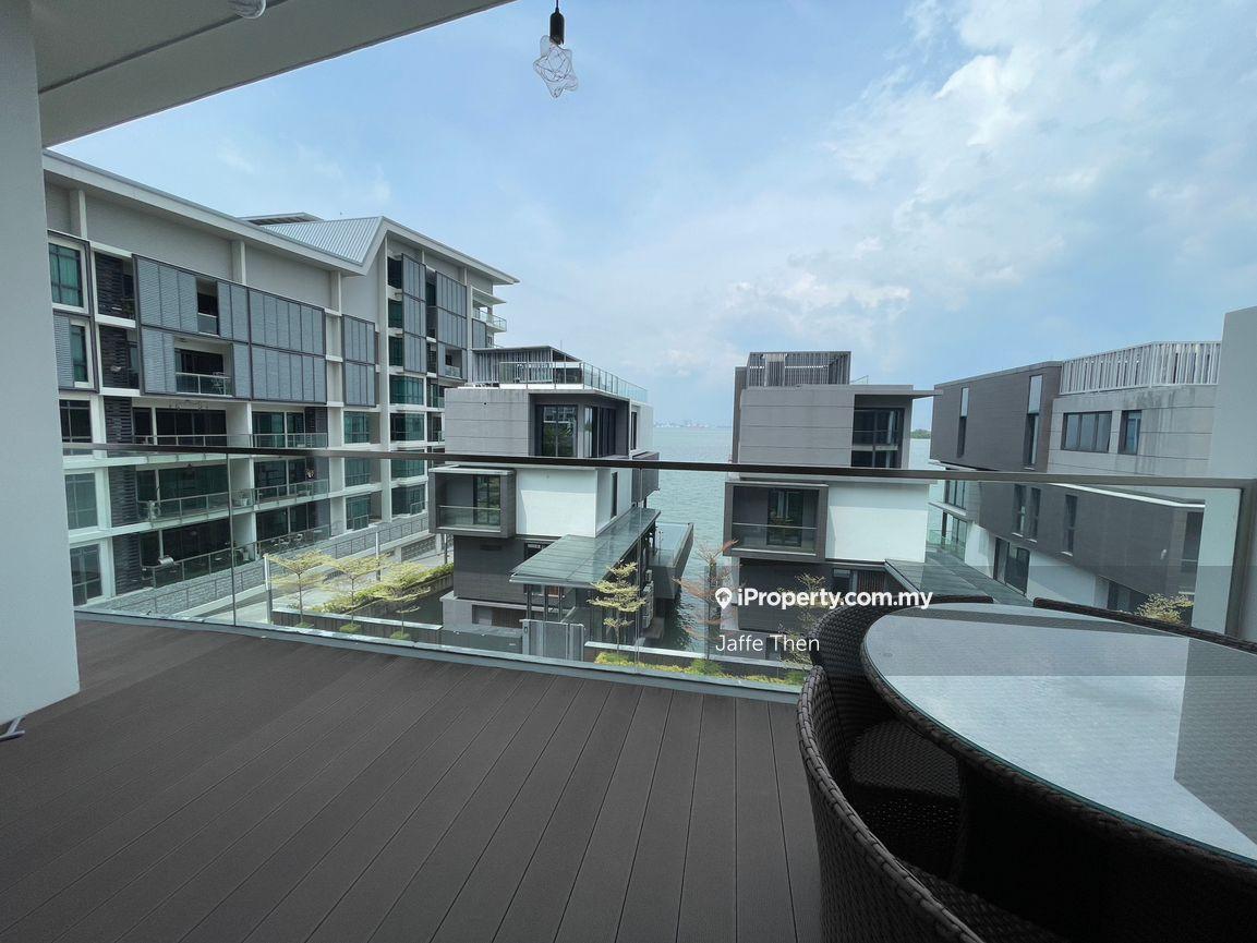 The light collection 2 freehold Corner units for sales