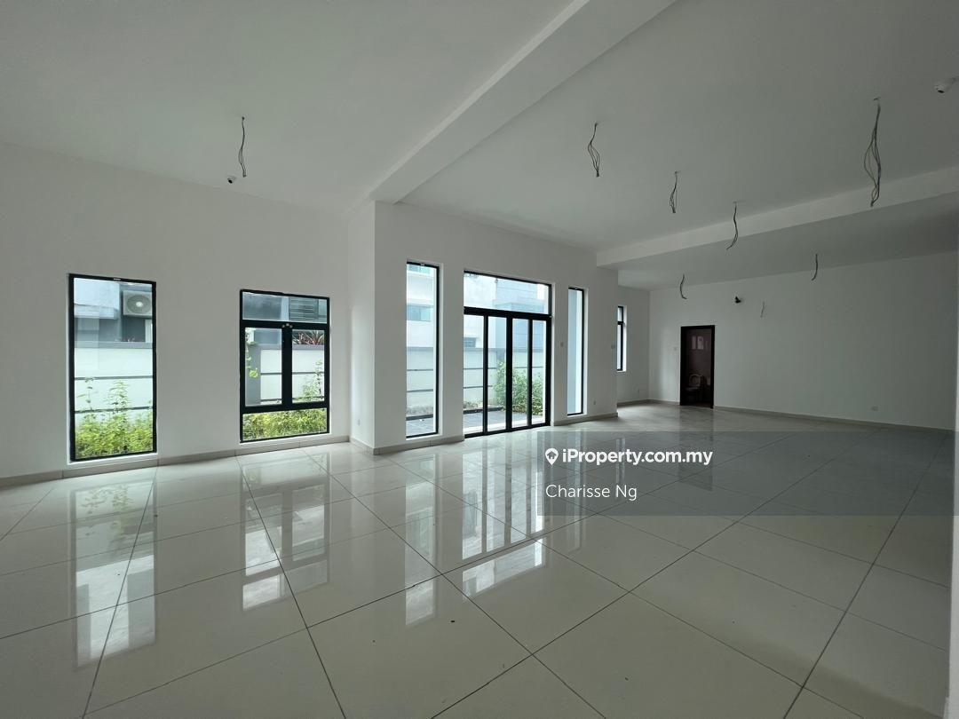 Brand New 3 Storey Bungalow with Lift Facing East