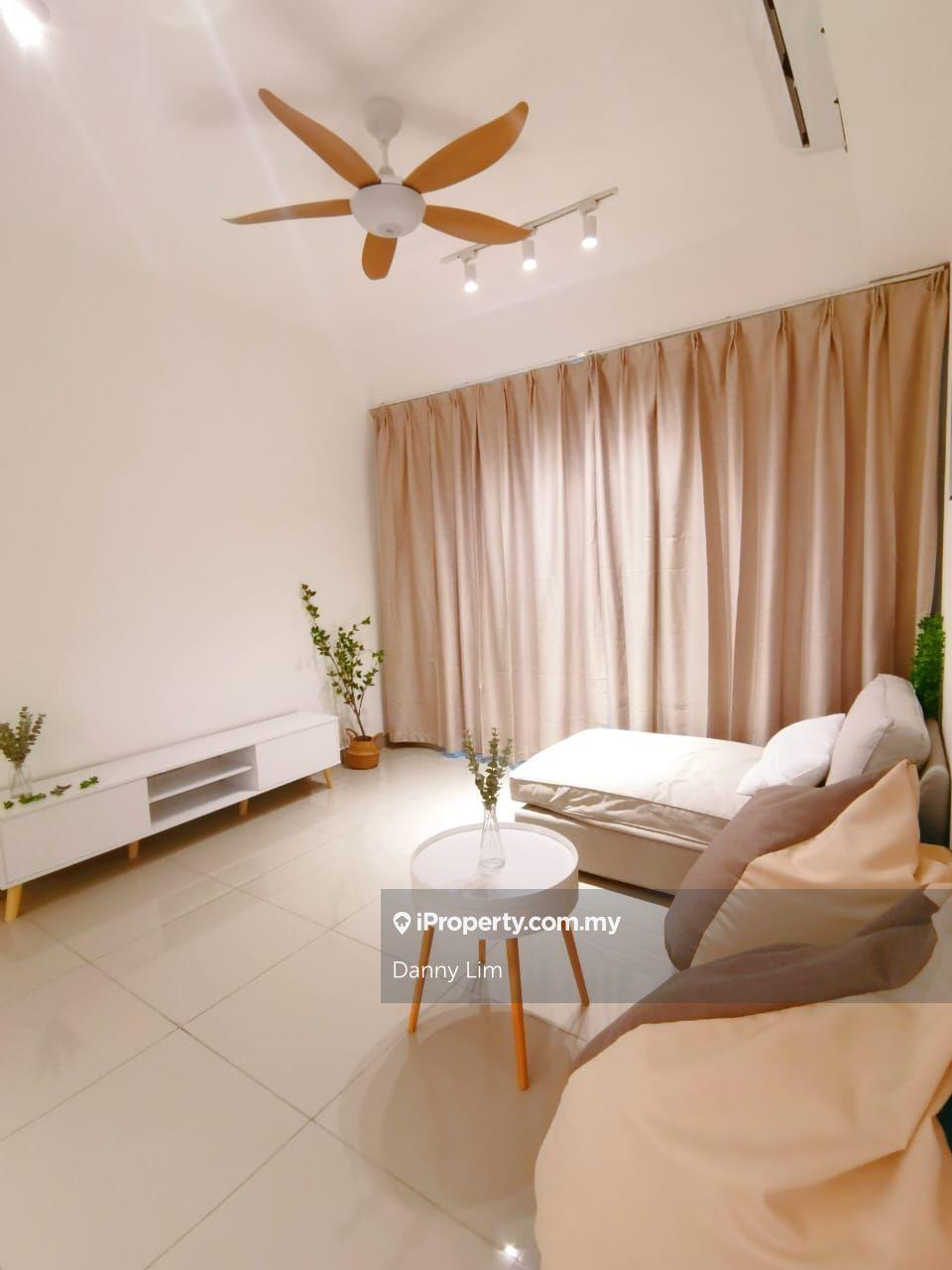 Nicely furnished unit, available November