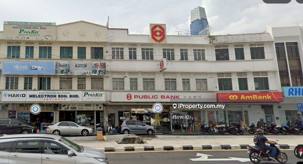 2 storey shop office facing main road to let
