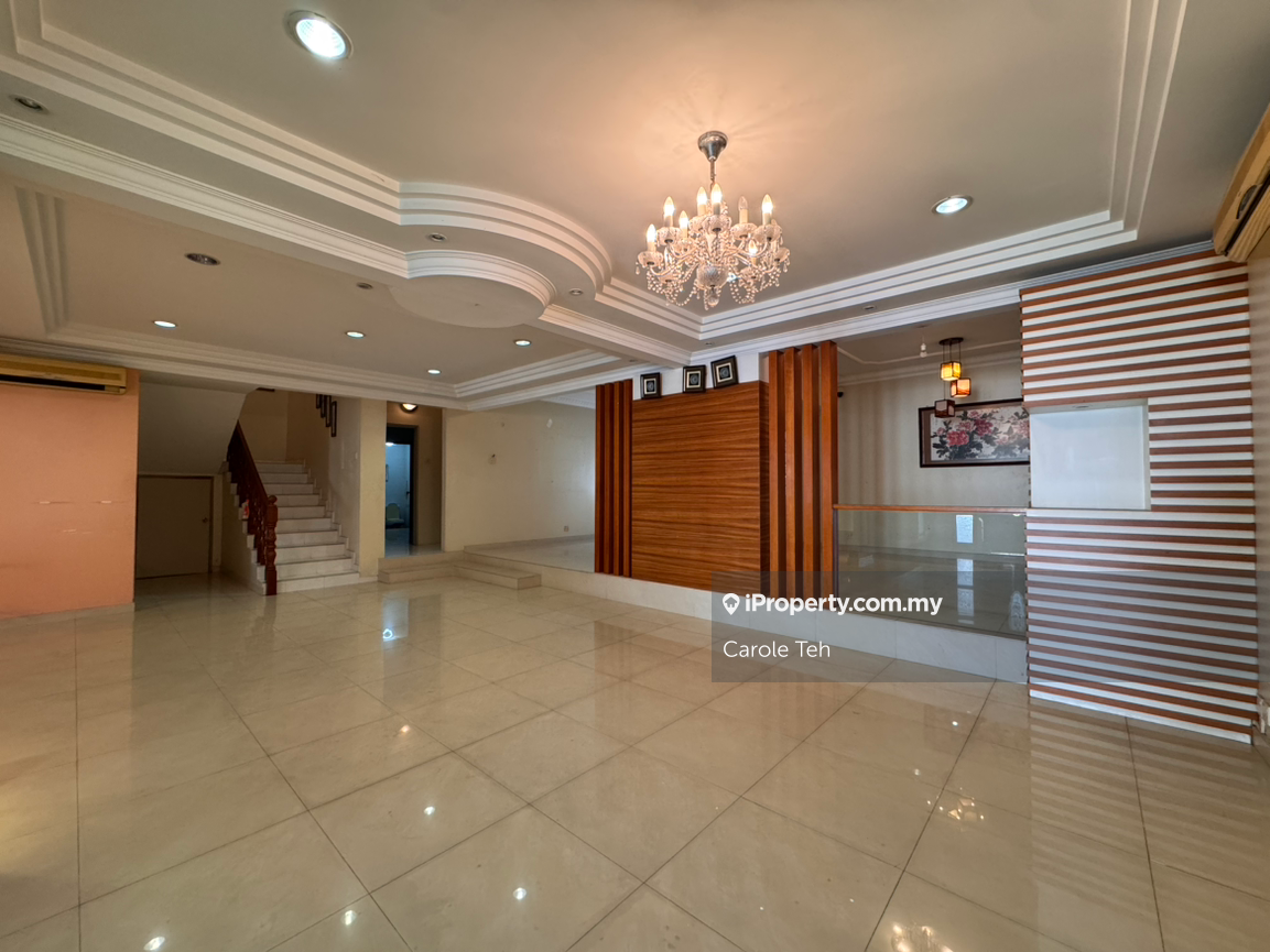 Freehold Oug Corner Bungalow for Sale