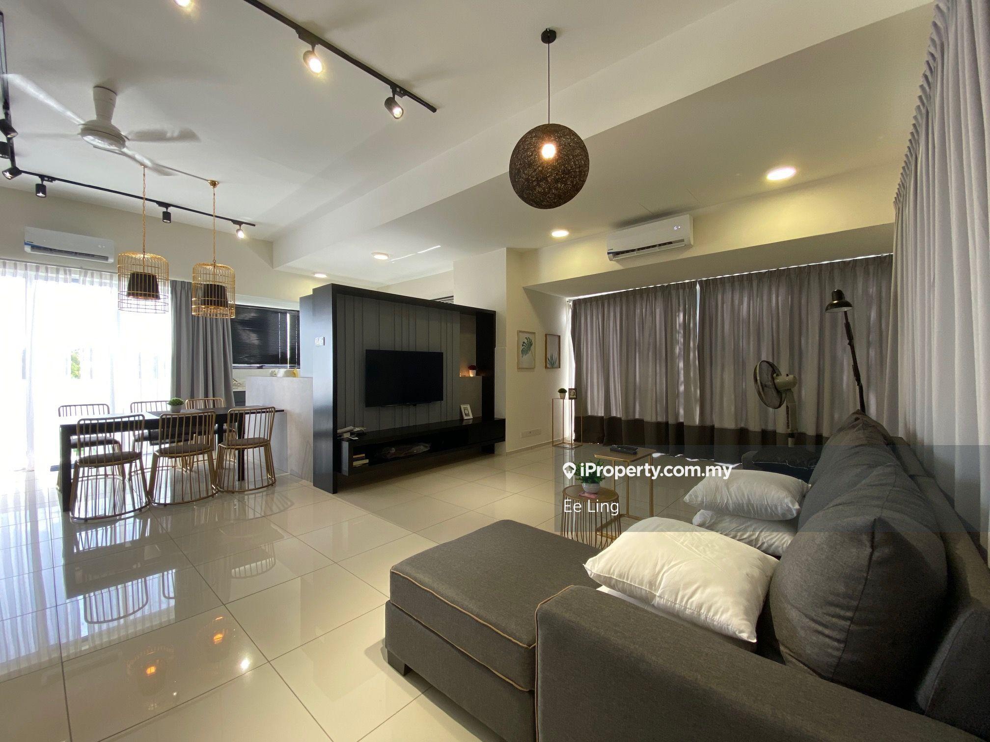 Elevia condo residence 3.5 storey villa for sale,fully reno,2700 sqft