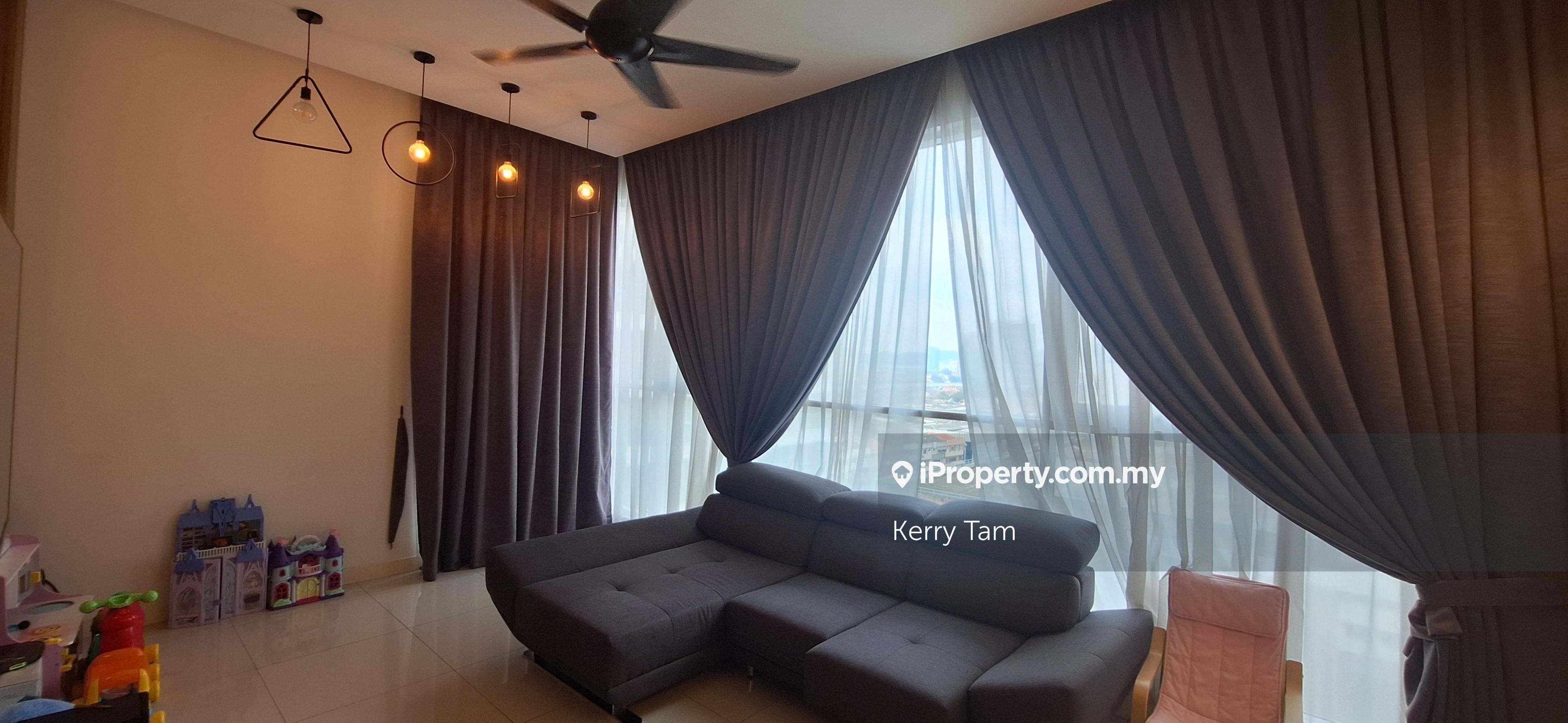 Link to Starling Mall, short drive to MRT station