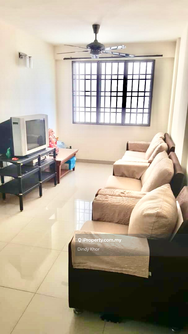 Sri saujana unit nearby georgetown and karpal singh drive for rent