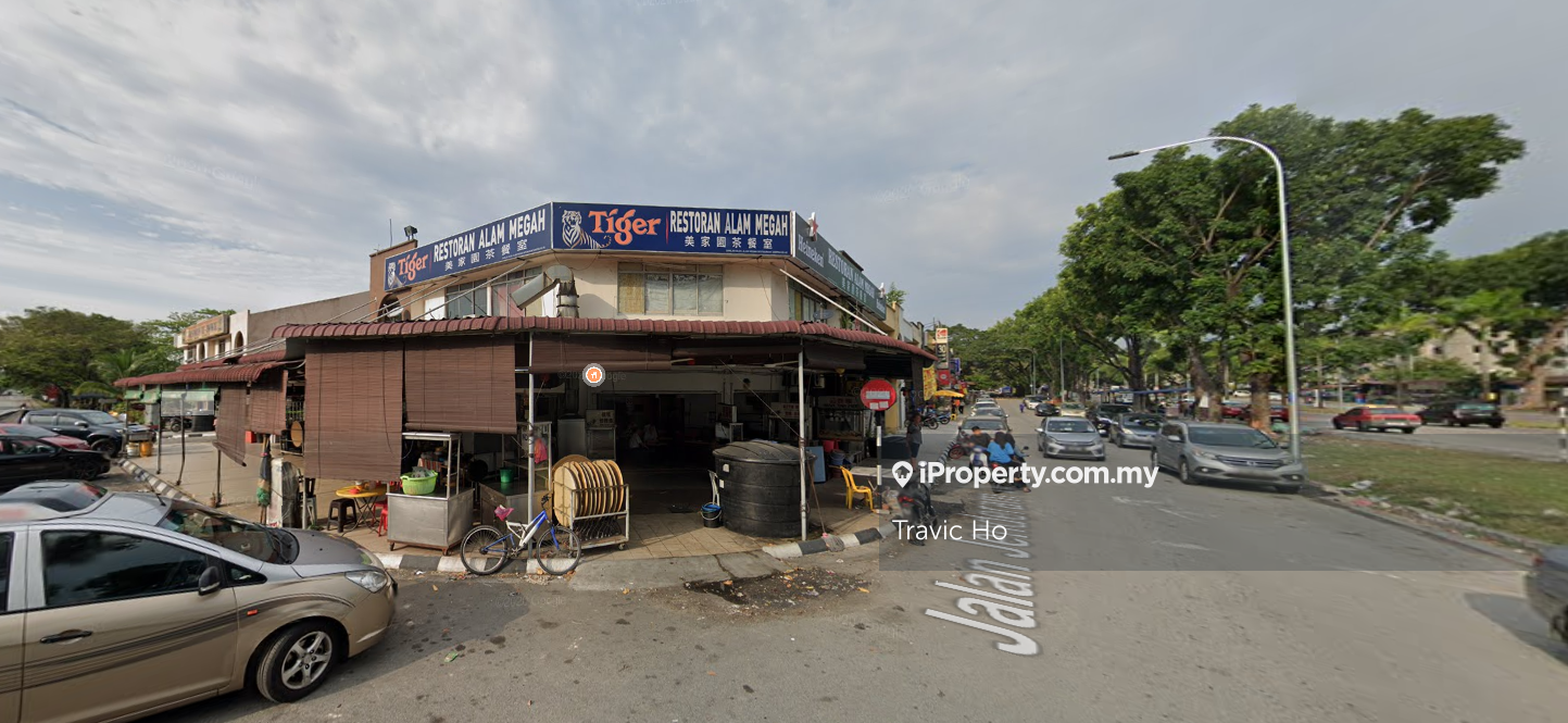 Busy area suitable for own use or investment