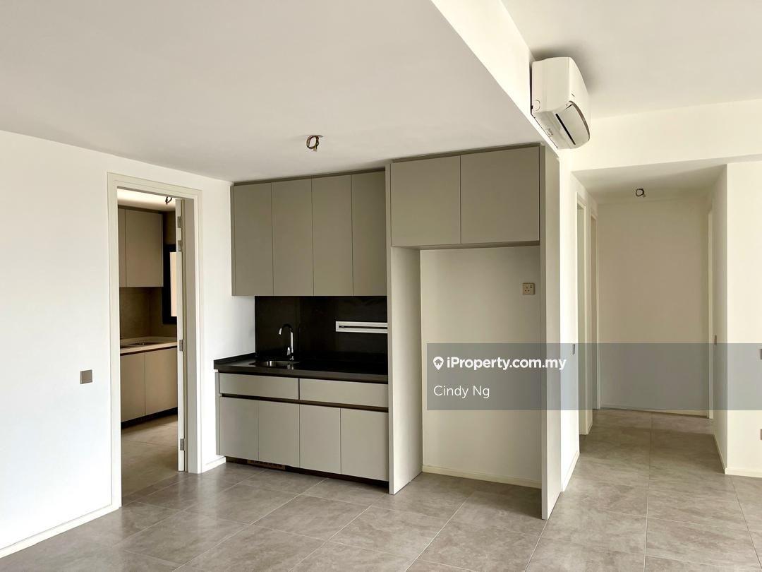 Nice layout with bathtub, brand new, great facilities and amenities!