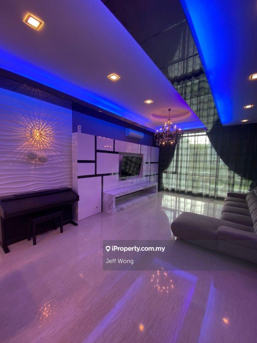Tastefully Renovated, Private lift, 3 carparks for sale