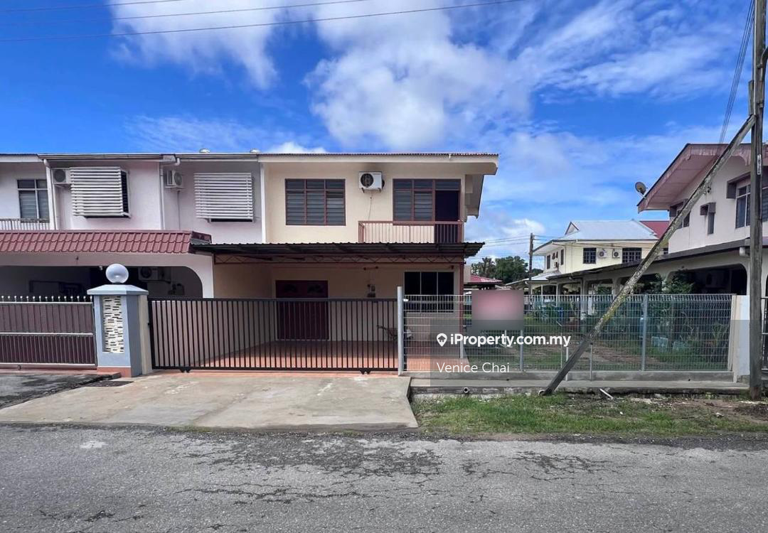 Double Storey Terrace Corner House For Rent in Miri