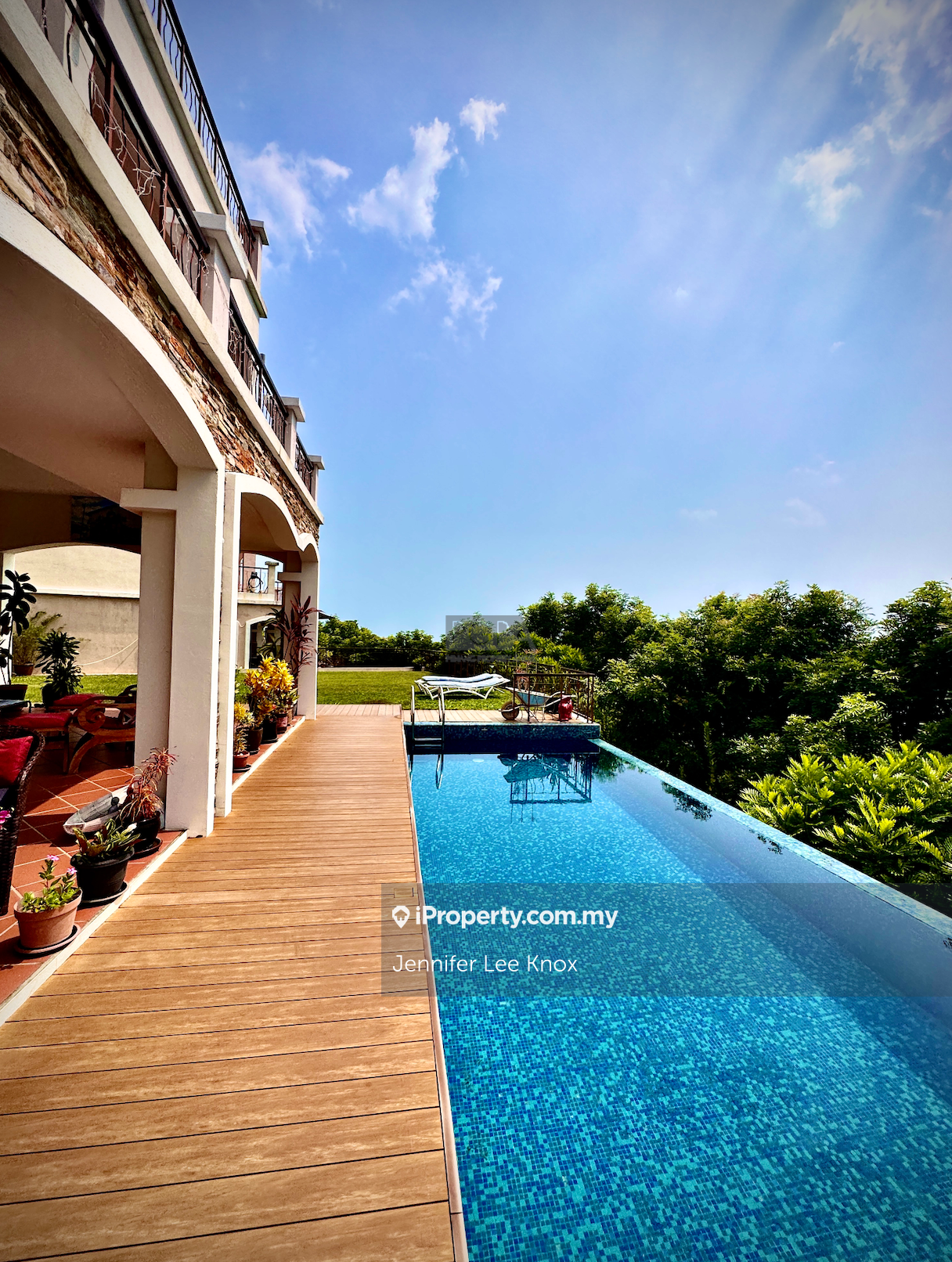 Moonlight Bay Villa with Private Pool in Batu Ferringhi.
