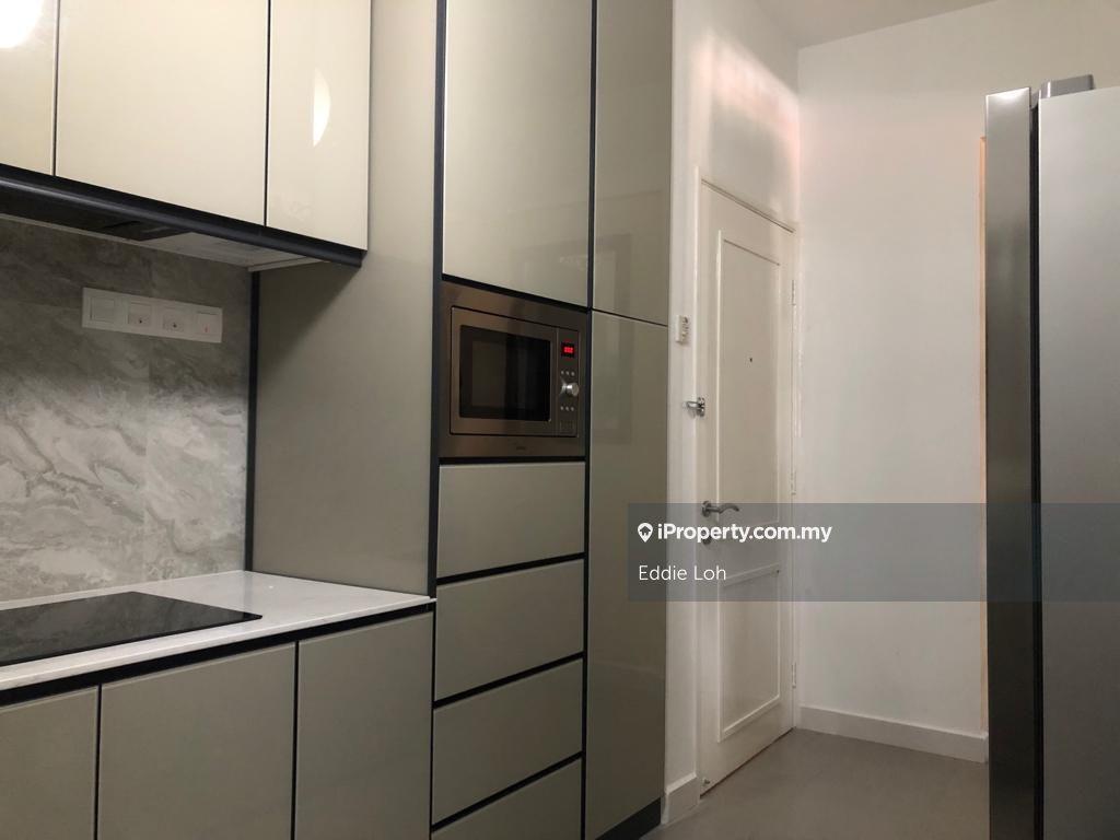 Renovated unit in Belimbing Heights Condo