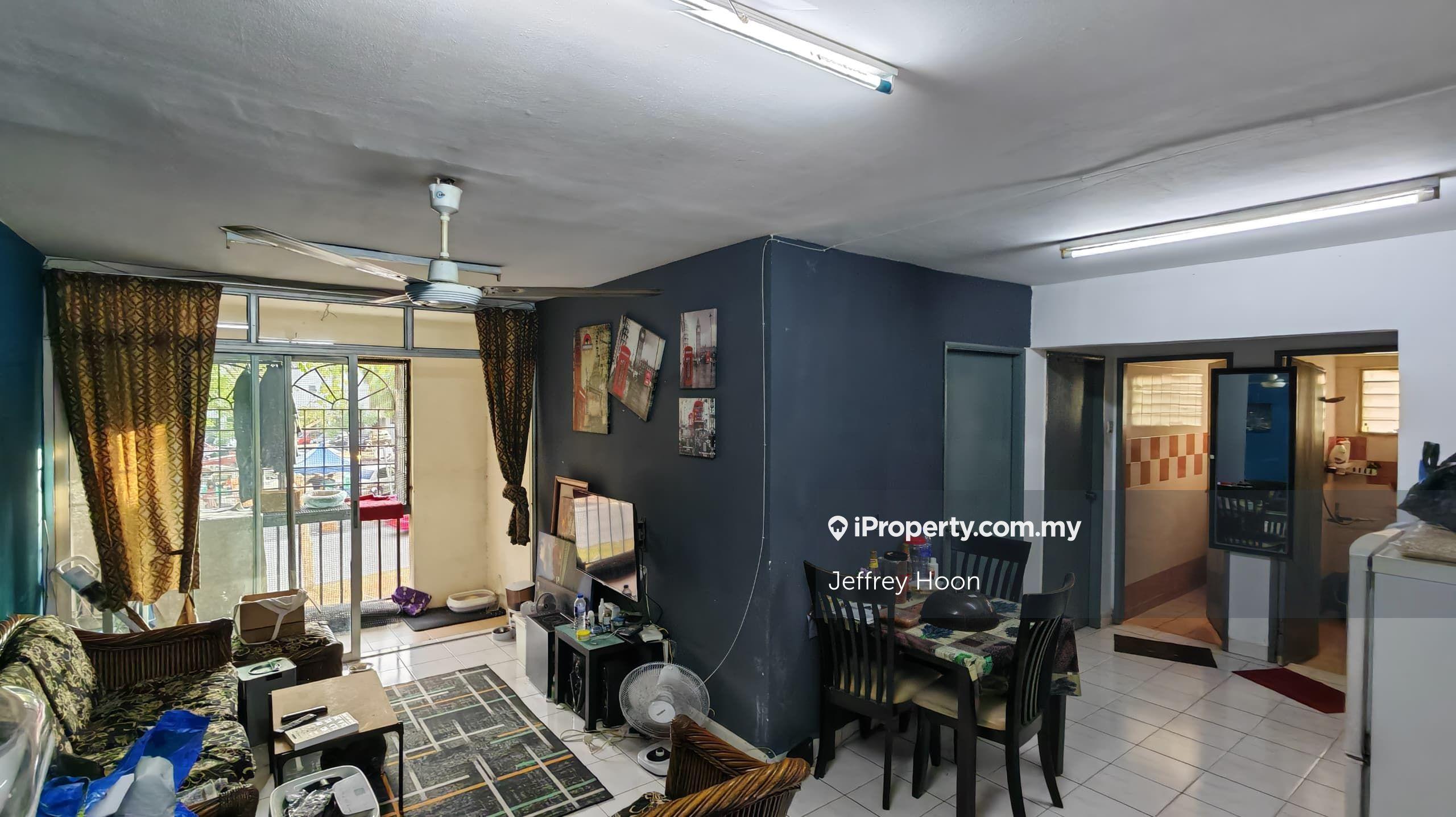1st Floor, Walking Distance to Kota Damansra MRT, 3 Bed 2 Bath