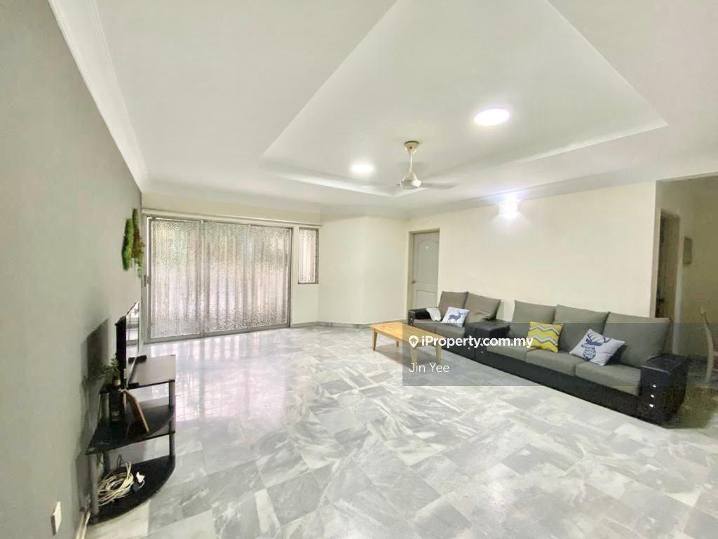 Refurbished Endah Villa Corner Kit Cabinet Balcony Well Kept Near LRT
