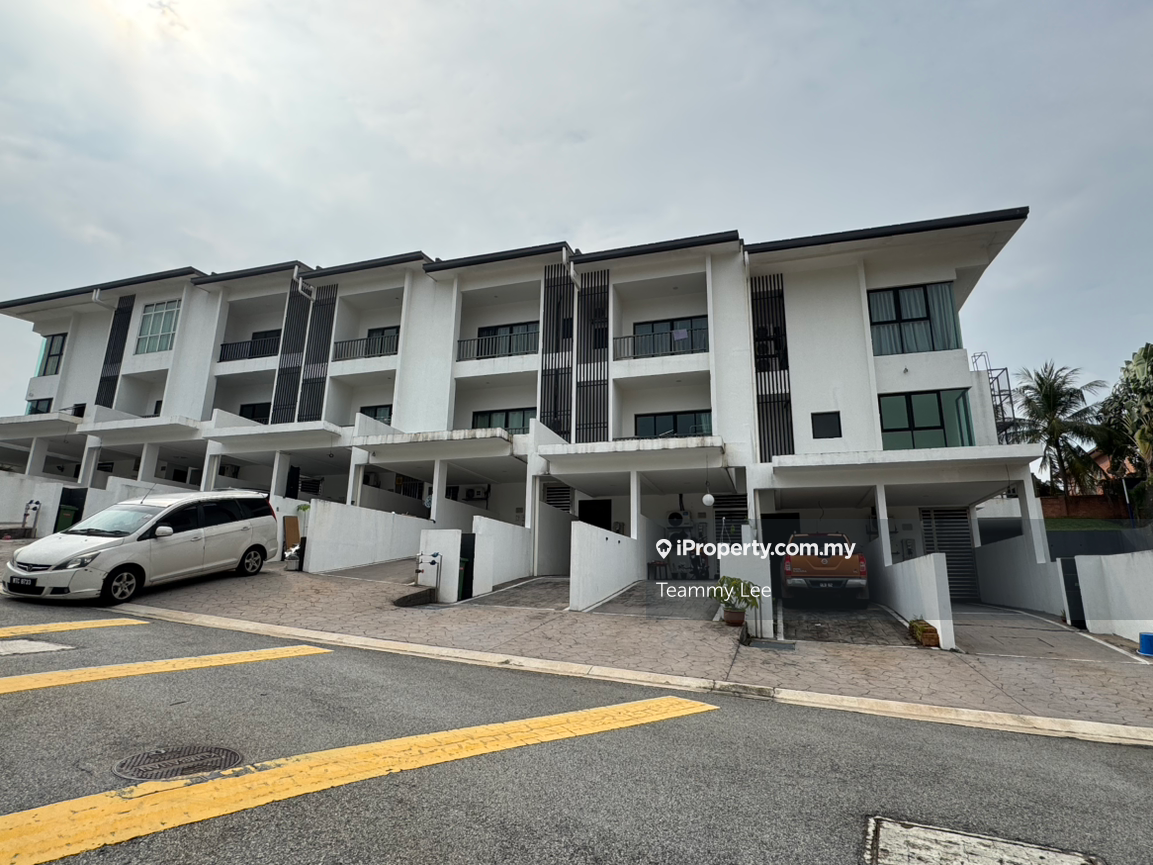 Corner 1st Floor Townhouse , Wira Heights, 1776sf Bandar Sungai Long