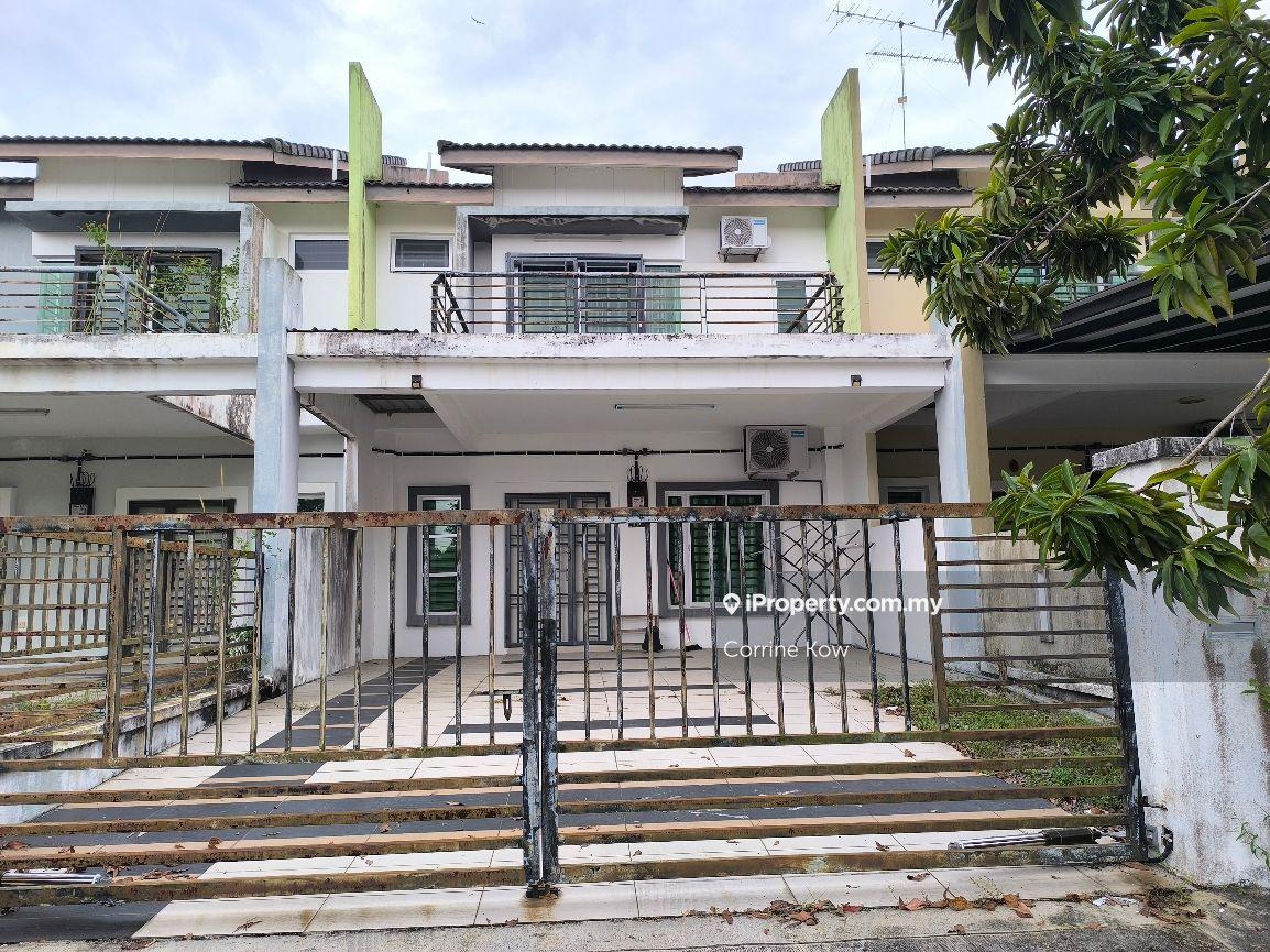 Taman Seri impian double storey house for rent Kluang 