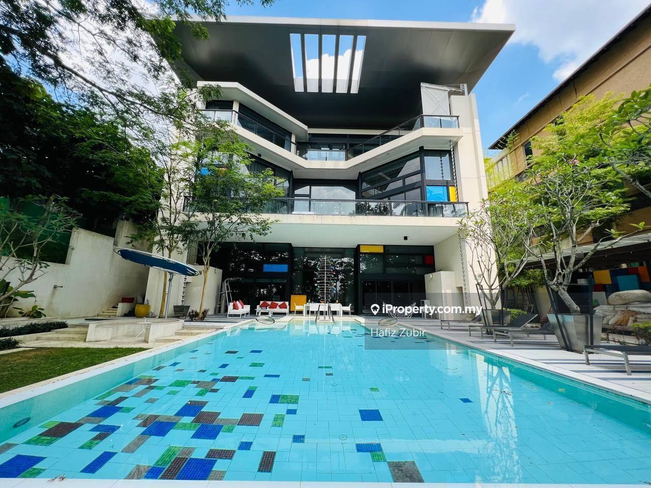 3 Storey Lexury Bungalow With Exclusive Designer