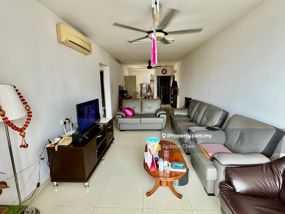 Putra Majestic Freehold 3 bedrooms Extremely Well-kept unit