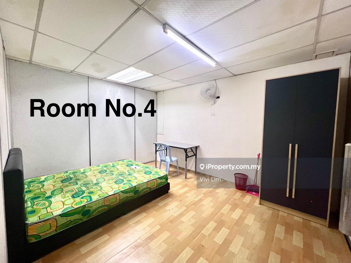 Kluang Room for Rent - Taman Intan Shop Lot (Upstairs)