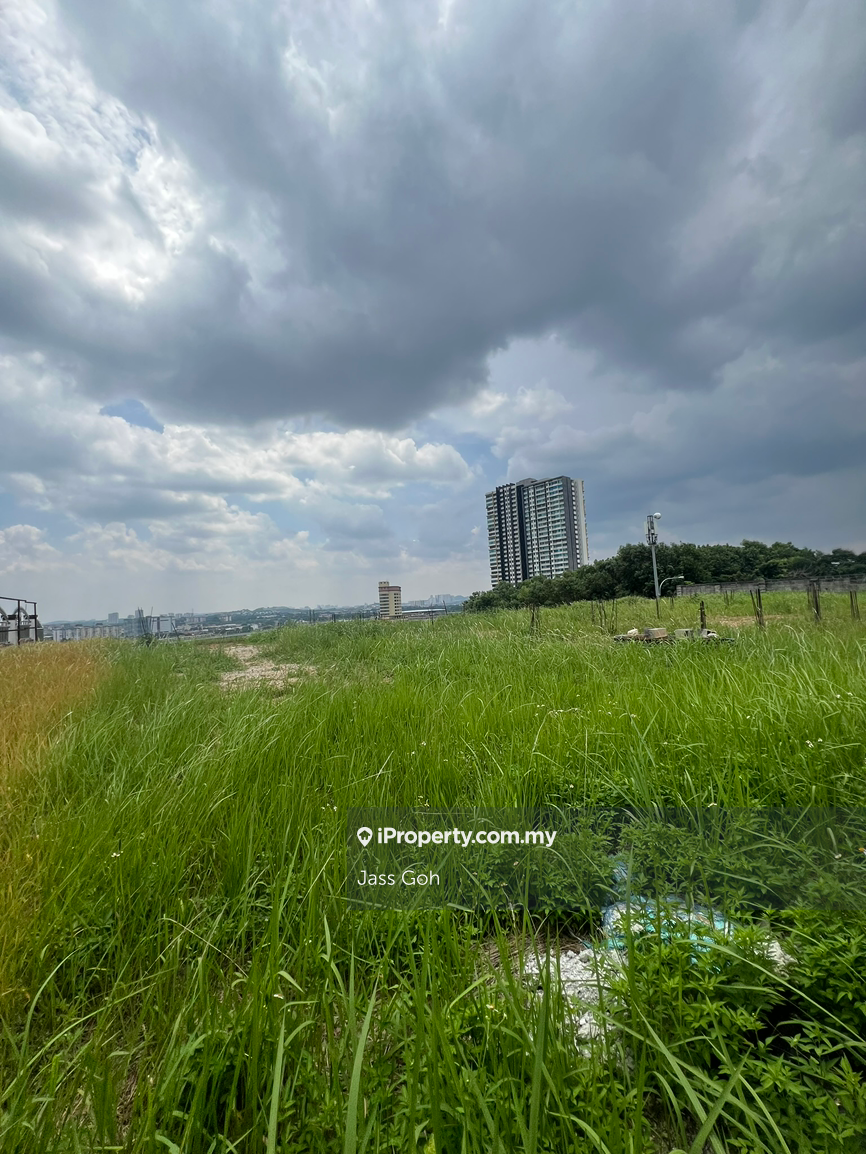 A spacious prime bungalow land in prime location