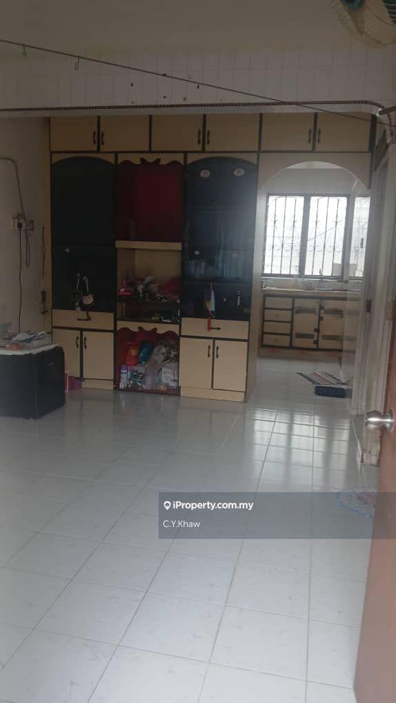 Tun Aminah Flat 2 bedroom 1 bathroom