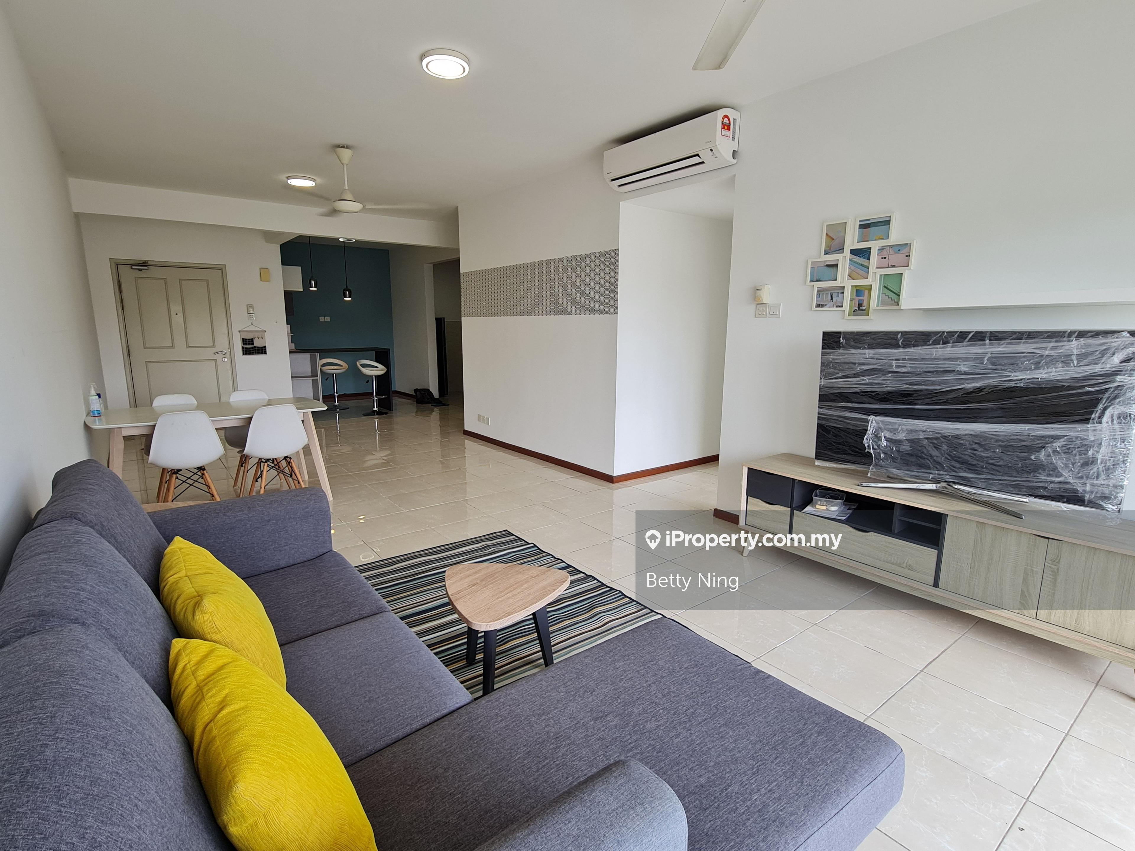 Well kept unit and low floor