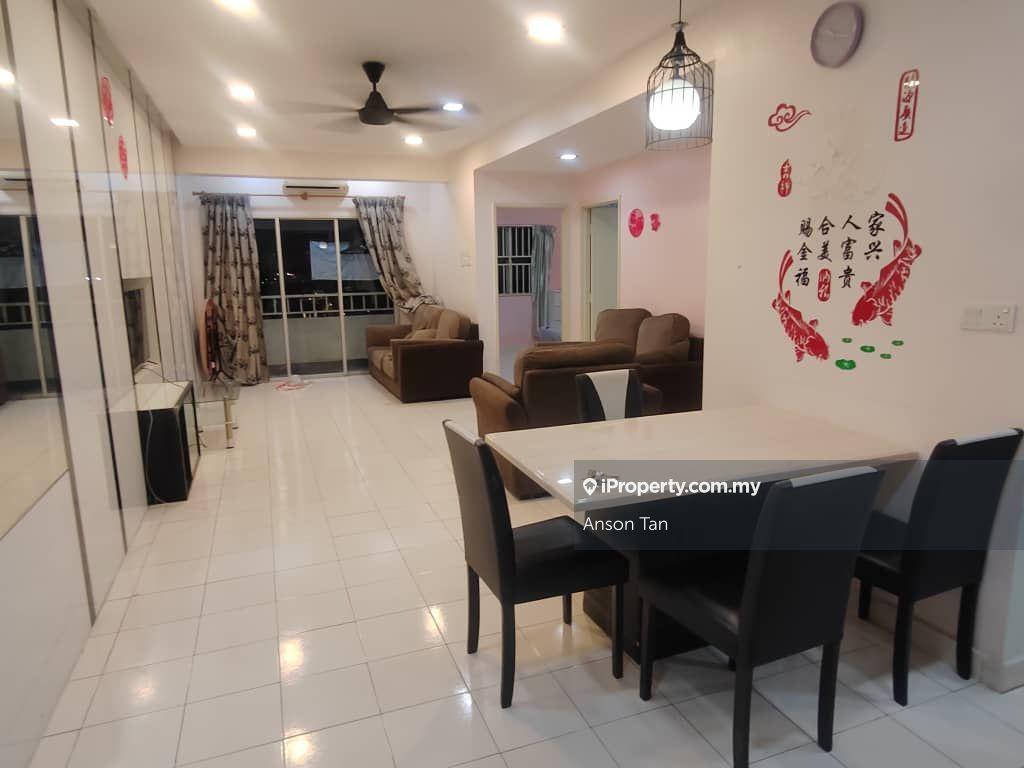 Prime Area Nearby MRT 2 Well Kept  Fully Furnished with Parking