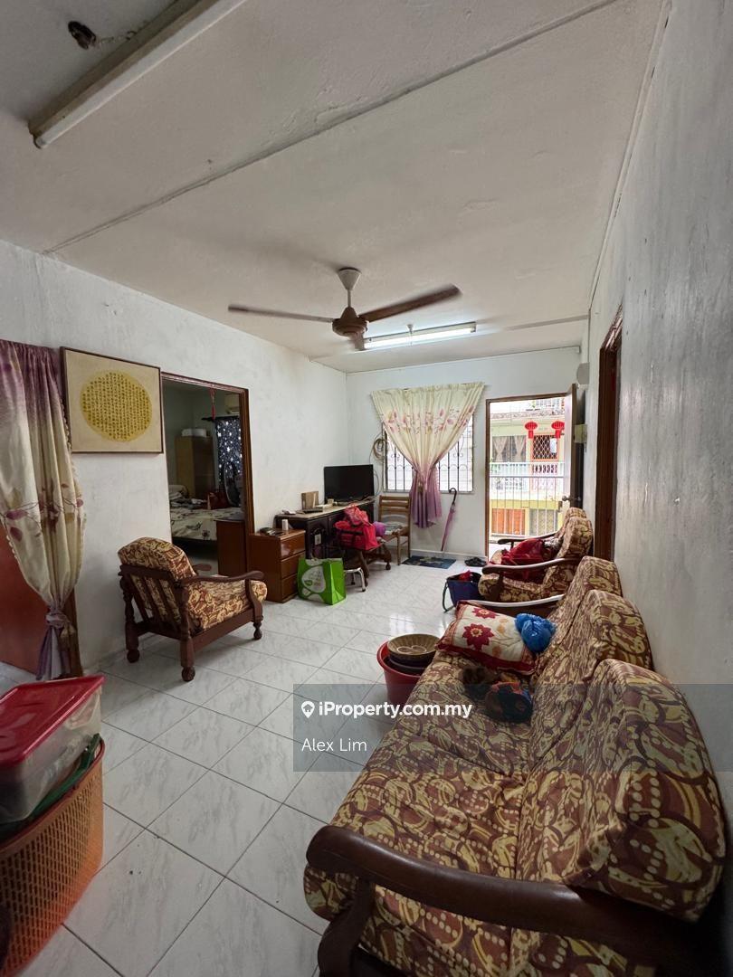 Taman Cempaka Flat Near Kempas 3 room Good Deal Tampoi