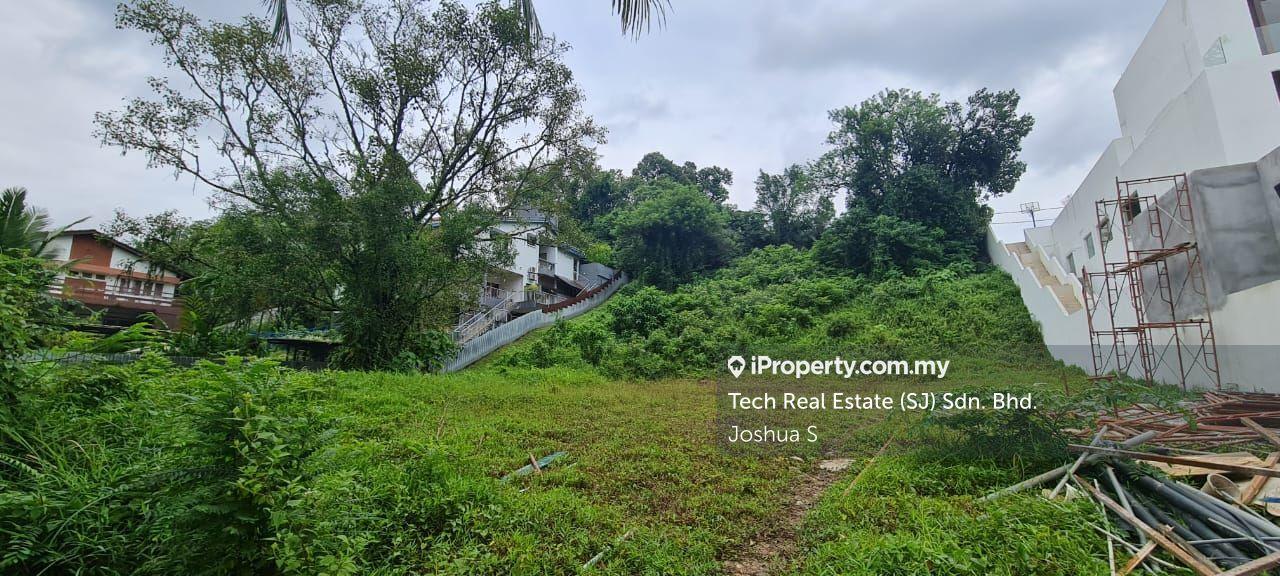 Large land with possibility for 2 bungalows