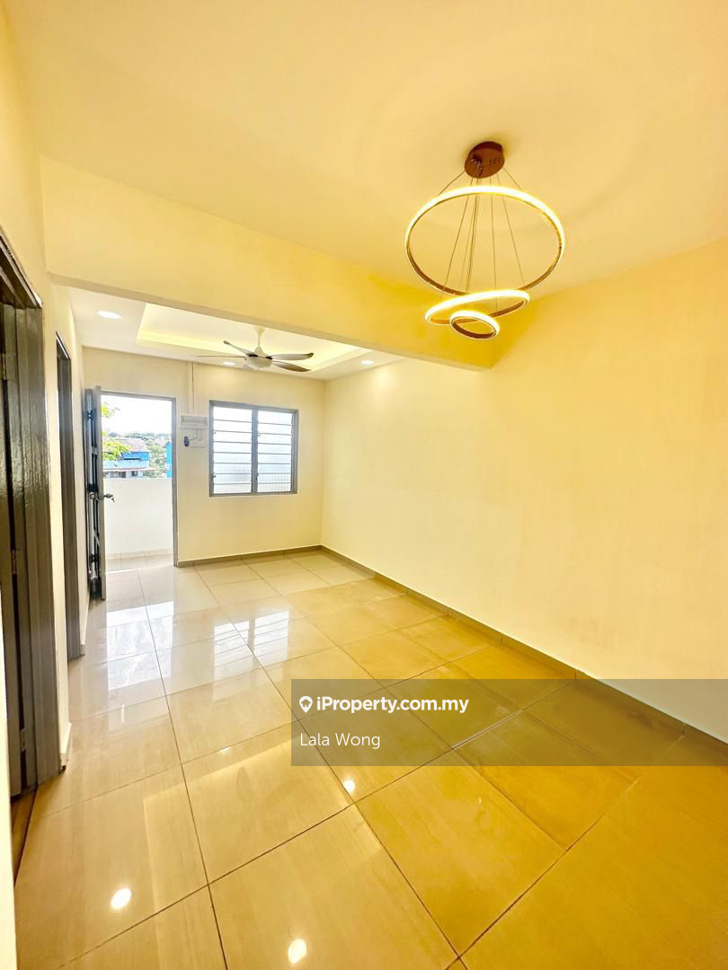 Taman ungku tun aminah Flat Level 4