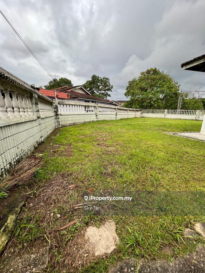 Taman Johor Jaya Jalan Teratai Single Storey Corner 4241 Sqft