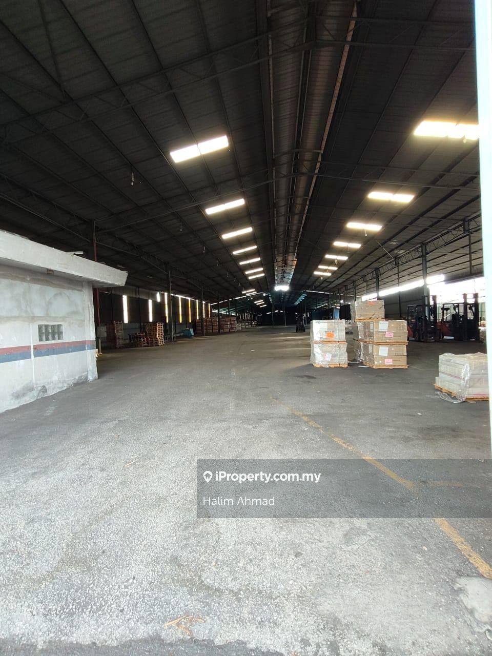Rent, Spacious Warehouse in Meru, Klang