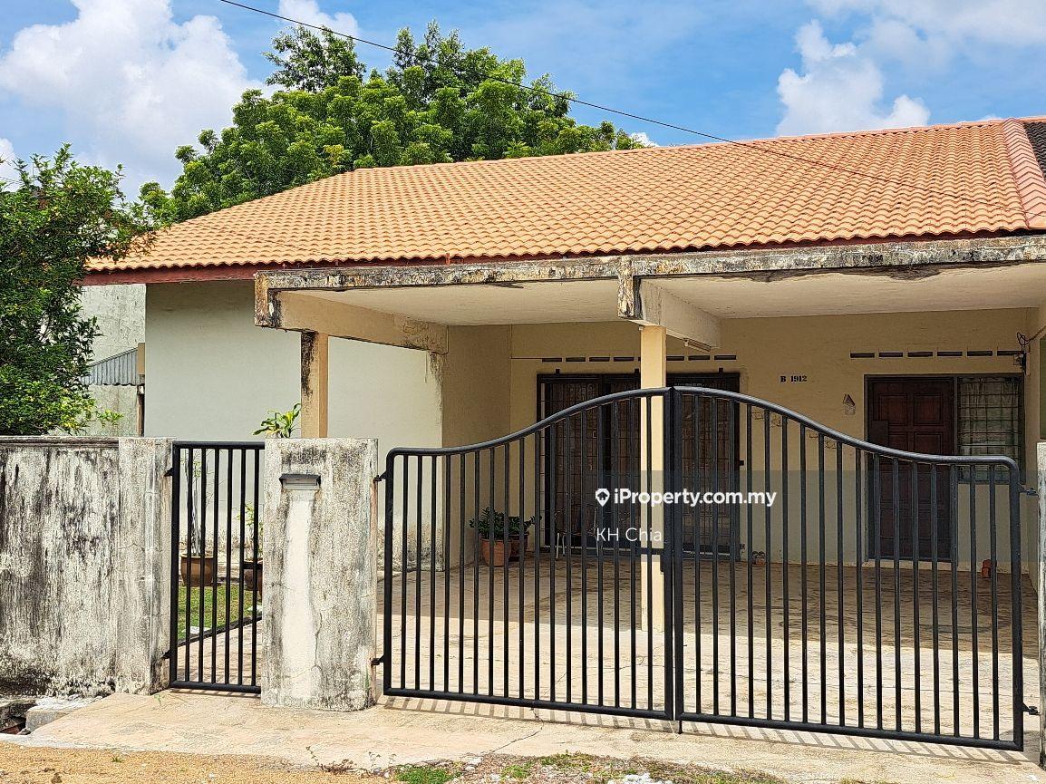 Hj Ahmad 1-storey semi d Freehold