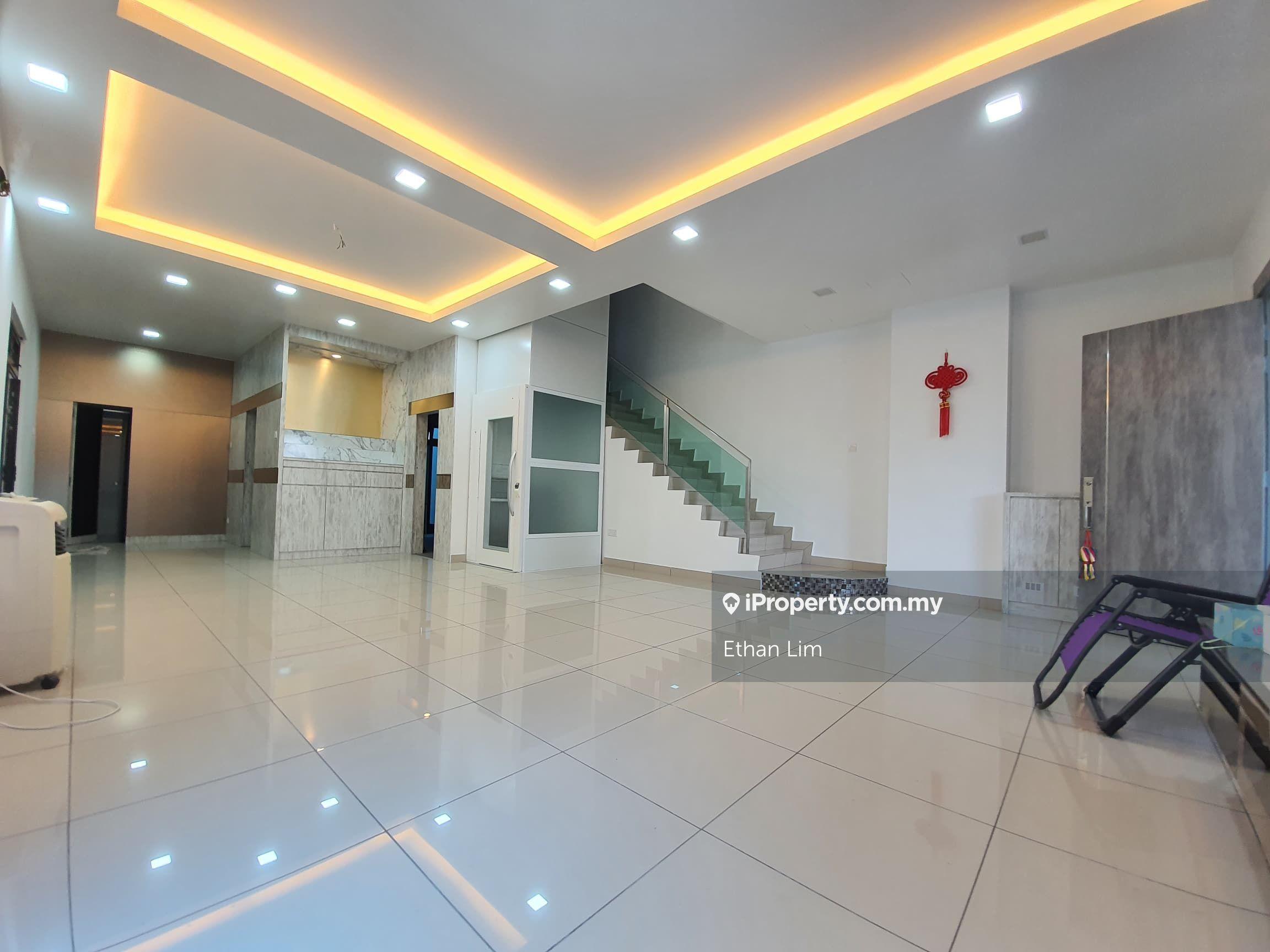 Mutiara Mas Good Condition Renovated Three Storey Cluster House