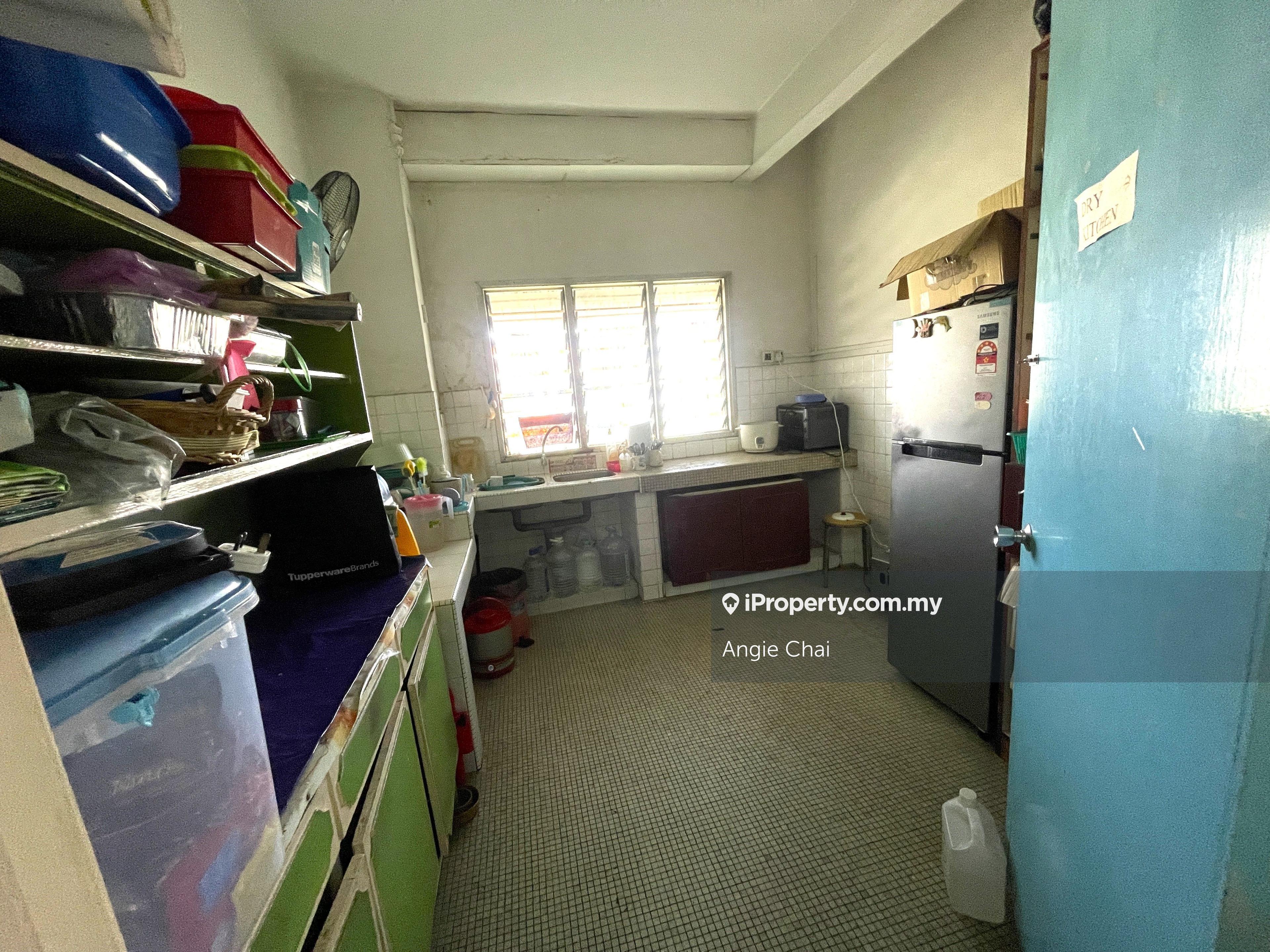 Charming 2 storey corner semi-d @ Ss5 Kelana Jaya peaceful enclave