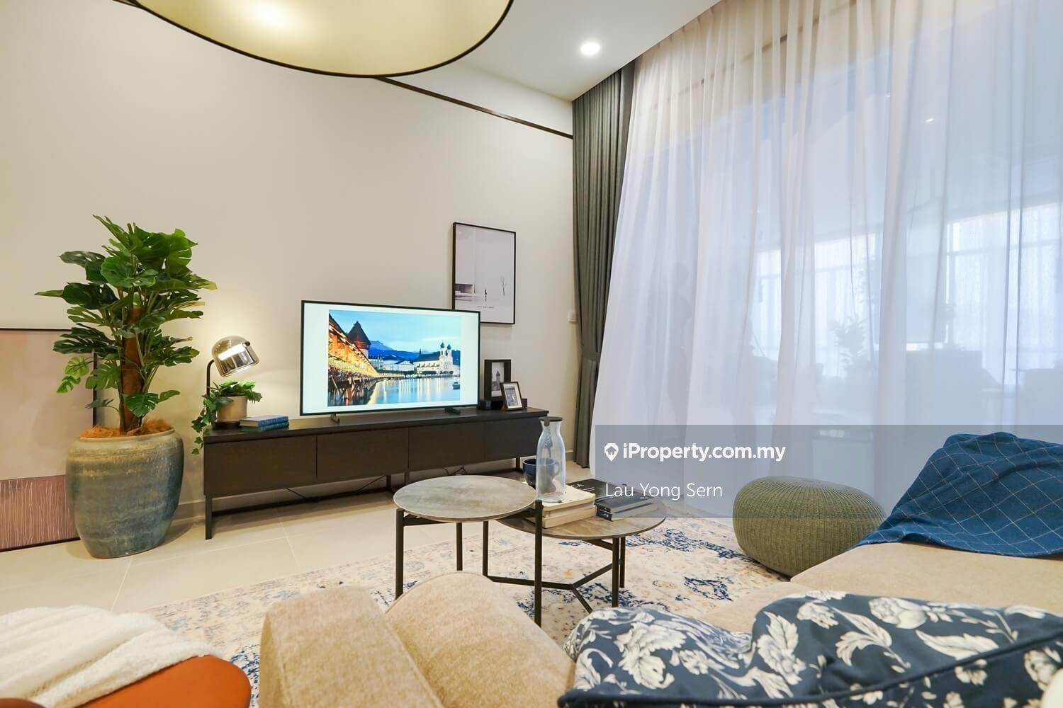 Lucerne Residence - Low Density & Near Future Airport LRT.