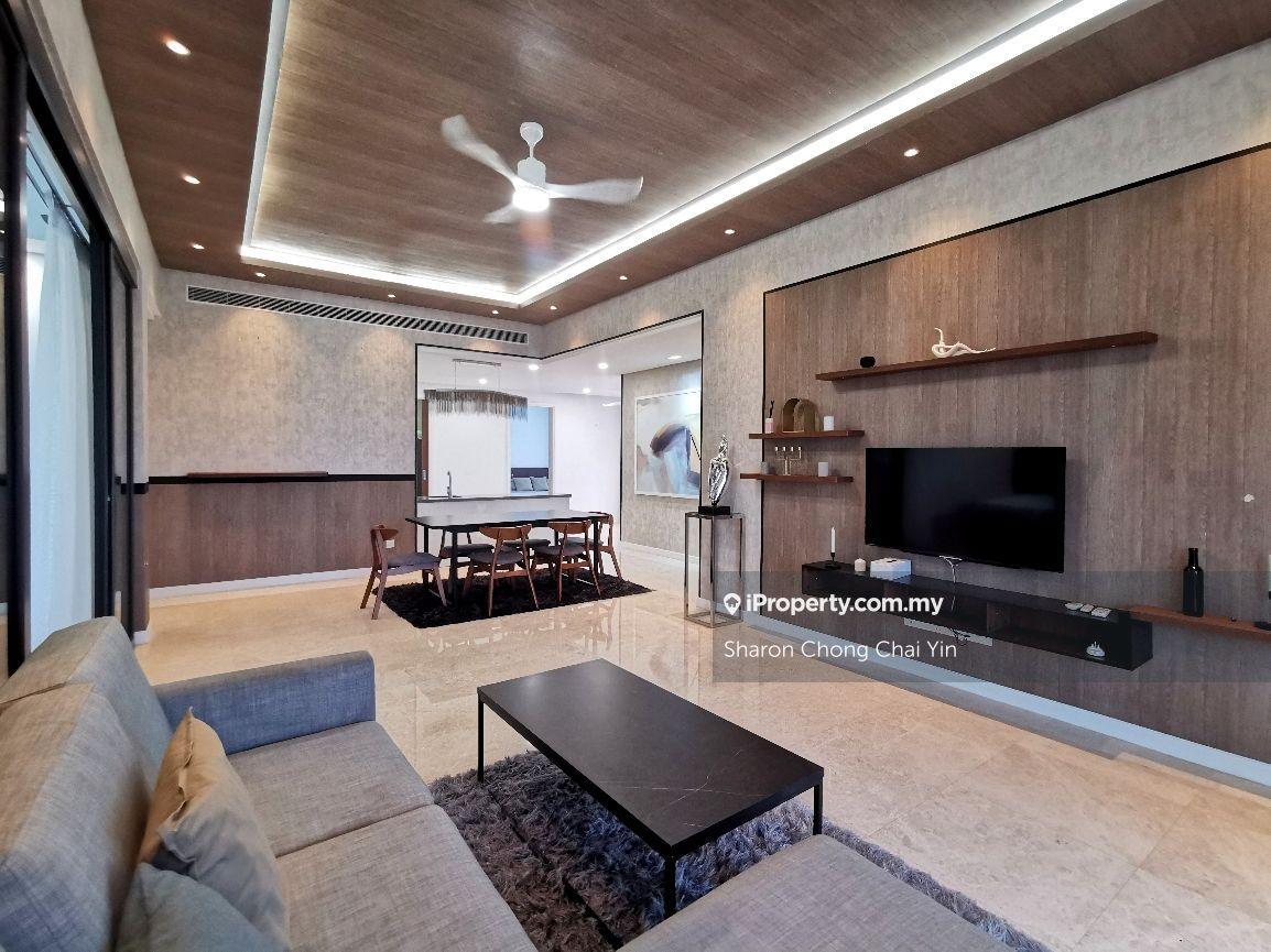 High floor sea view , highest and grand condo in jb town